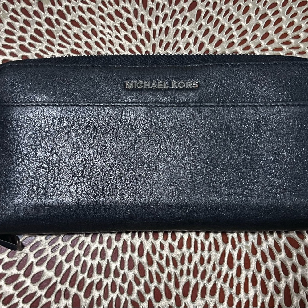 Used Michael Kors Textured Black Zip Wallet